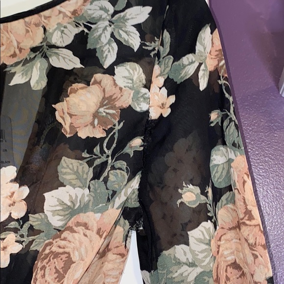 Skirt and shirt matching - Picture 5 of 5